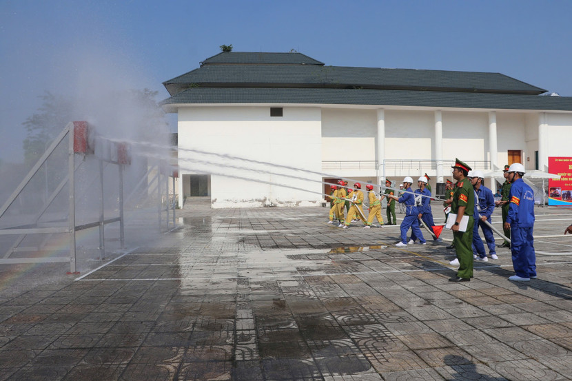 Nội dung thi máy bơm chữa cháy phun nước tiêu điểm