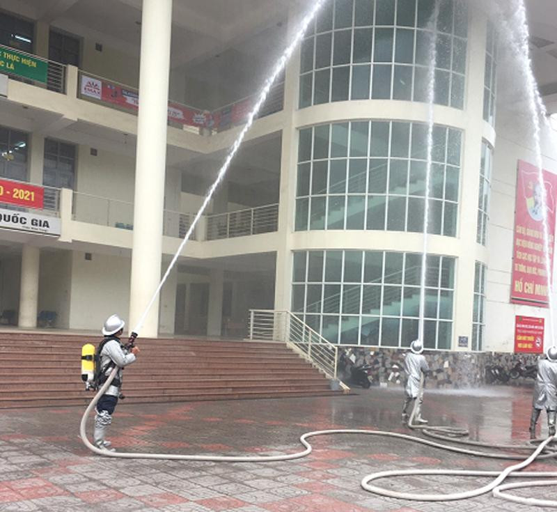 Cảnh sát PCCC và CNCH - CAH Gia Lâm thực tập phương án PCCC và CNCH tại Học viện Nông nghiệp Việt Nam