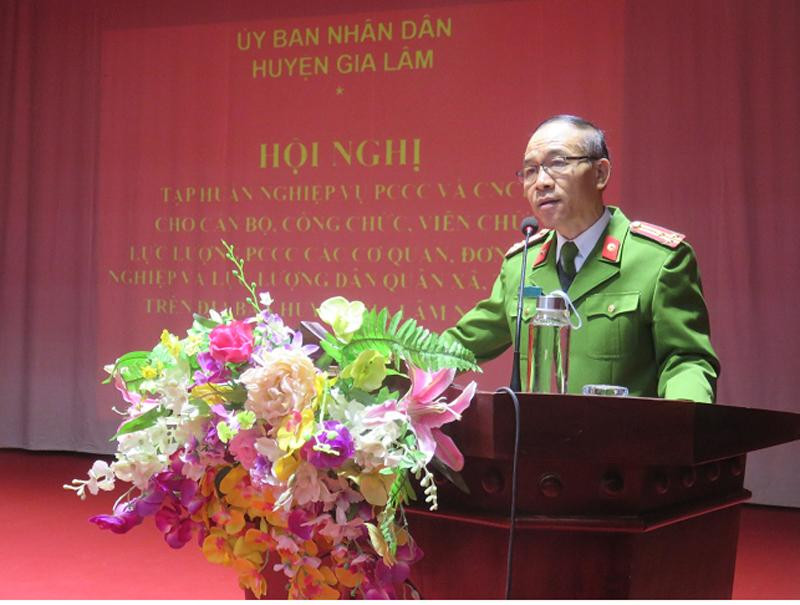 Thượng tá Phạm Xuân Quang - Phó Trưởng Công an huyện Gia Lâm phát biểu tại buổi tập huấn