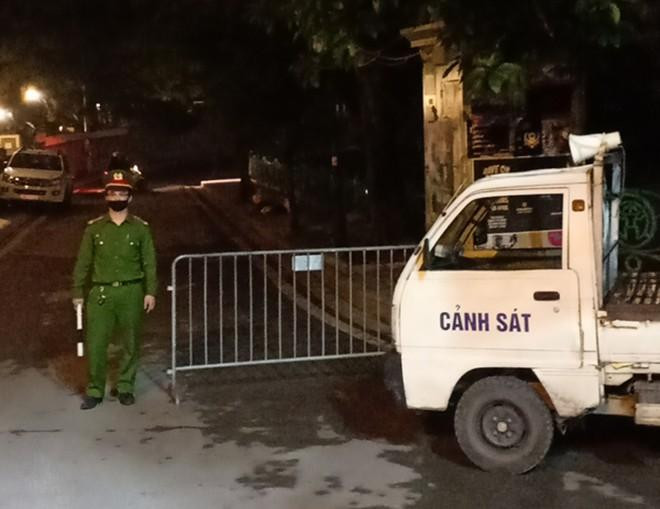 Công tác ứng trực tại thời điểm chính phủ yêu cầu thực hiện giãn cách xã hội phòng chống dịch Covid-19 ở quận Tây Hồ Công tác ứng trực tại thời điểm chính phủ yêu cầu thực hiện giãn cách xã hội phòng chống dịch Covid-19 ở quận Tây Hồ