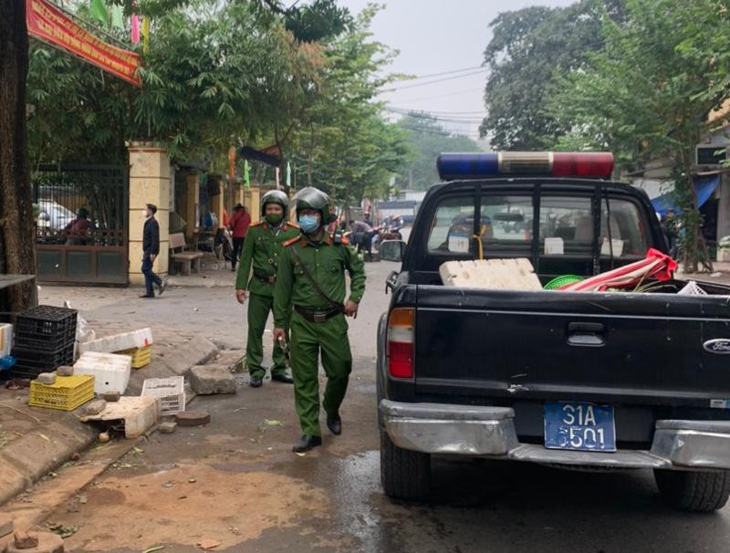 Đội Cảnh sát GTTT- CAH Thanh Trì tuần tra, kiểm soát, tuyên truyền xử lý vi phạm liên quan đến TTATGT, TTĐT, TTCC trên địa bàn Đội Cảnh sát GTTT- CAH Thanh Trì tuần tra, kiểm soát, tuyên truyền xử lý vi phạm liên quan đến TTATGT, TTĐT, TTCC trên địa bàn