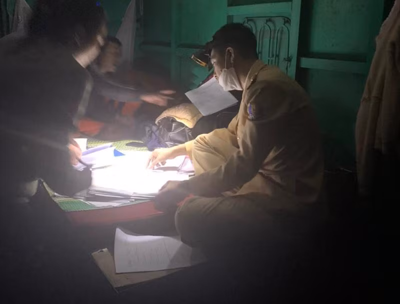 Đội Cảnh sát đường thủy số 1, Phòng CSGT Công an TP Hà Nội phát hiện và bắt quả tang 2 phương tiện thủy khai thác cát trái phép Đội Cảnh sát đường thủy số 1, Phòng CSGT Công an TP Hà Nội phát hiện và bắt quả tang 2 phương tiện thủy khai thác cát trái phép