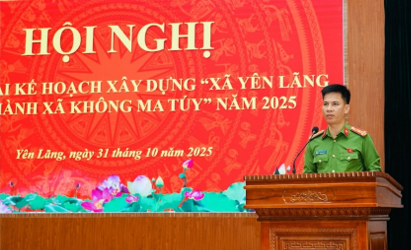 Thượng tá Trần Thanh Tùng, Trưởng Công an xã Yên Lãng phát biểu tại hội nghị