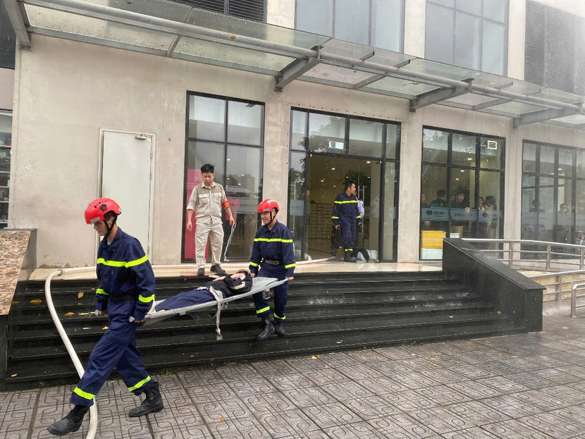 Lực lượng Cảnh sát PCCC&amp;CNCH cứu người bị mắc kẹt