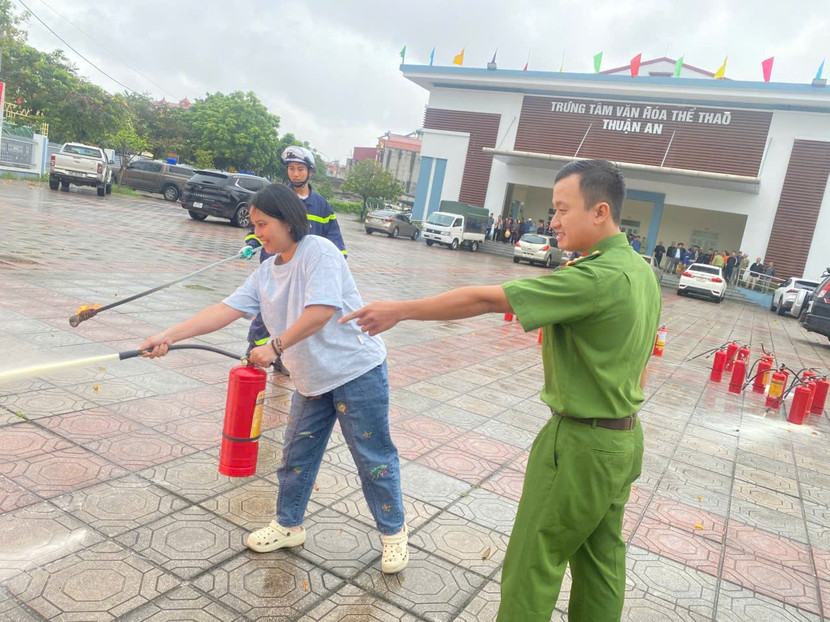 Hướng dẫn thao tác sử dụng bình chữa cháy Hướng dẫn thao tác sử dụng bình chữa cháy