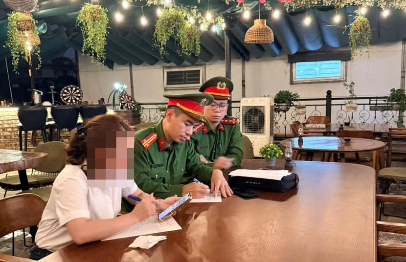 Tổ công tác kiểm tra, nhắc nhở hộ kinh doanh chấp hành quy định, đảm bảo ANTT Tổ công tác kiểm tra, nhắc nhở hộ kinh doanh chấp hành quy định, đảm bảo ANTT