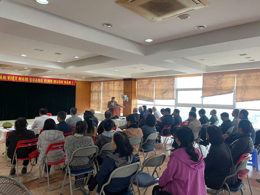 Trung tá Ngô Thái Sơn - Trưởng Công an phường Tây Hồ cho biết “Đơn vị luôn xác định việc nghiên cứu, góp ý vào Dự thảo các văn kiện Đại hội Đảng là nhiệm vụ chính trị quan trọng, thể hiện trách nhiệm và tâm huyết của cán bộ, đảng viên đối với Đảng và nhân dân