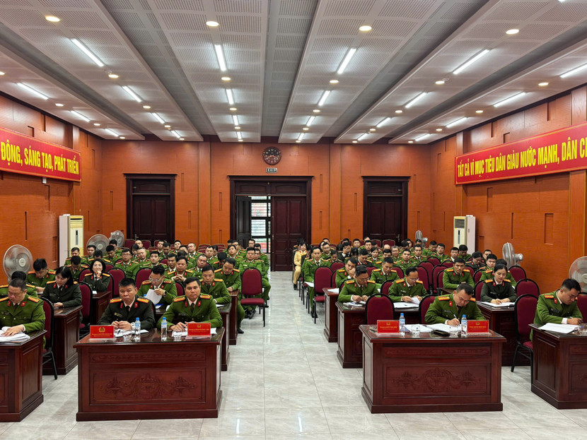 Toàn thể CBCS Công an phường Tây Hồ quyết tâm đạt thành tích tốt phong trào thi đua “Ba nhất” với các chuyên đề đảm bảo an ninh trật tự Toàn thể CBCS Công an phường Tây Hồ quyết tâm đạt thành tích tốt phong trào thi đua “Ba nhất” với các chuyên đề đảm bảo an ninh trật tự