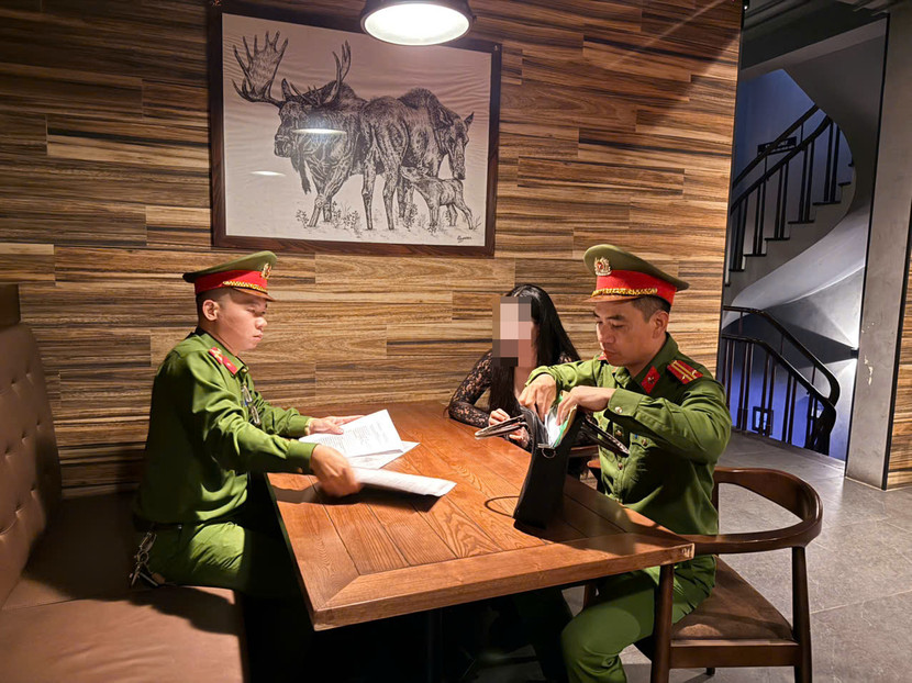 Công an phường Tây Hồ tuyên truyền, kiểm tra nhắc nhở cơ sở kinh doanh hoạt động sau 24h Công an phường Tây Hồ tuyên truyền, kiểm tra nhắc nhở cơ sở kinh doanh hoạt động sau 24h