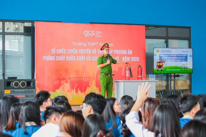 Tuyên truyền, hướng dẫn các em học sinh về cấu tạo và cách sử dụng bình chữa cháy Tuyên truyền, hướng dẫn các em học sinh về cấu tạo và cách sử dụng bình chữa cháy