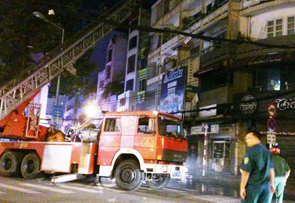 Cháy nổ ở "phố Tây", hàng trăm người hoảng loạn ảnh 3