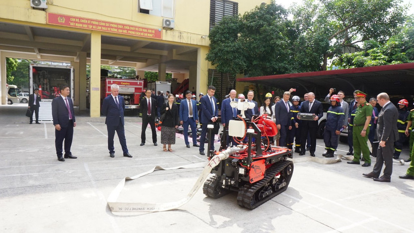 Đại tá Dương Đức Hải, Phó Giám đốc CATP chủ trì tiếp đón Đoàn Bộ trưởng Bộ Tình trạng khẩn cấp Liên bang Nga tham quan cơ sở vật chất tại CATP Đại tá Dương Đức Hải, Phó Giám đốc CATP chủ trì tiếp đón Đoàn Bộ trưởng Bộ Tình trạng khẩn cấp Liên bang Nga tham quan cơ sở vật chất tại CATP