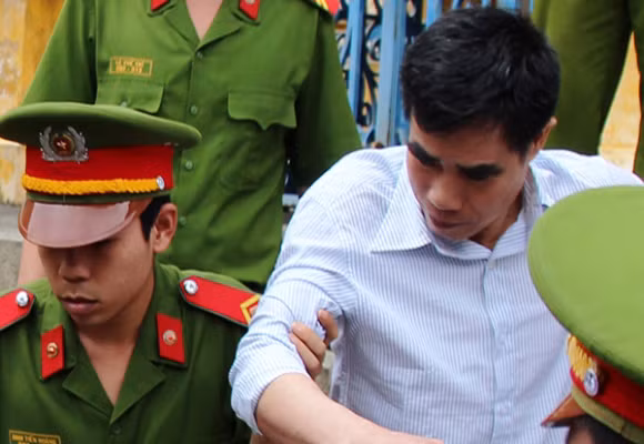 "Yêu" con riêng của người tình đến mang thai ảnh 1