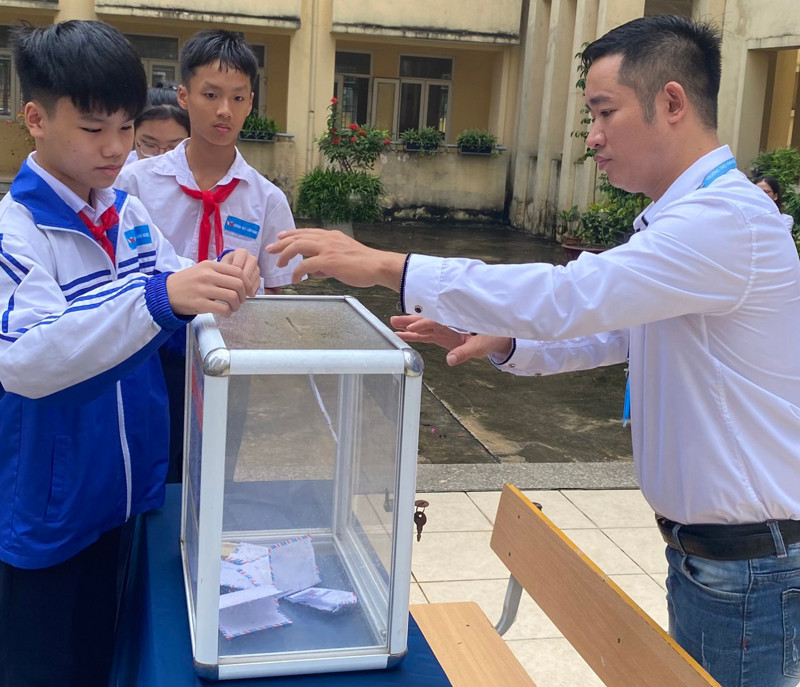 Thầy trò Trường THCS Vĩnh Ngọc ủng hộ các gia đình nạn nhân trong vụ cháy chung cư mini ở quận Thanh Xuân Thầy trò Trường THCS Vĩnh Ngọc ủng hộ các gia đình nạn nhân trong vụ cháy chung cư mini ở quận Thanh Xuân