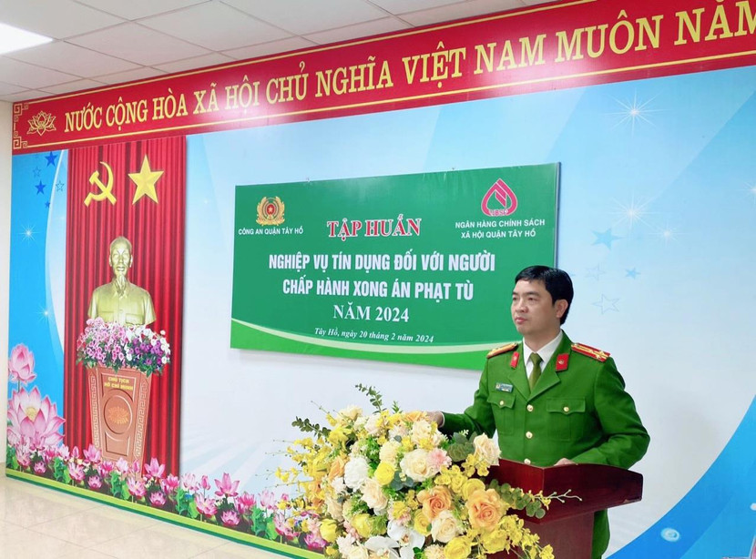 Thượng tá Nguyễn Hữu Khánh - Trưởng Công an quận Tây Hồ triển khai kế hoạch của UBND quận về việc cho vay tín dụng đối với người chấp hành xong án phạt tù Thượng tá Nguyễn Hữu Khánh - Trưởng Công an quận Tây Hồ triển khai kế hoạch của UBND quận về việc cho vay tín dụng đối với người chấp hành xong án phạt tù