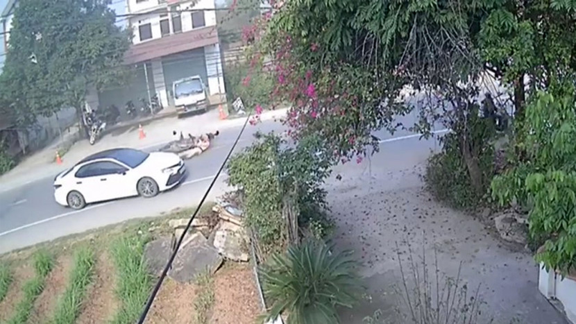 Hình ảnh đối tượng đâm xe vào người đồng chí CSGT khi đang làm nhiệm vụ Hình ảnh đối tượng đâm xe vào người đồng chí CSGT khi đang làm nhiệm vụ