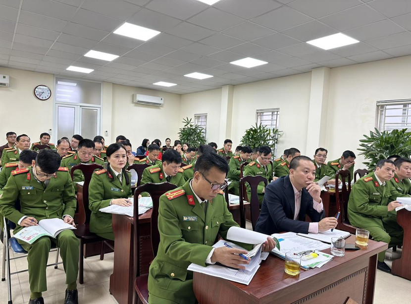 Công an quận Tây Hồ phối hợp với Ngân hàng Chính sách xã hội quận tổ chức hội nghị tập huấn triển khai thực hiện Kế hoạch của UBND quận về tín dụng đối với người chấp hành xong án phạt tù Công an quận Tây Hồ phối hợp với Ngân hàng Chính sách xã hội quận tổ chức hội nghị tập huấn triển khai thực hiện Kế hoạch của UBND quận về tín dụng đối với người chấp hành xong án phạt tù