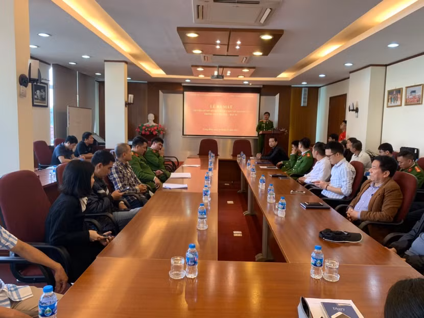 Thượng tá Nguyễn Đức Thiêm, Phó trưởng CAQ Long Biên phát biểu tại lễ ra mắt "Cụm liên kết an toàn PCCC" tại KCN Hà Nội - Đài Tư Thượng tá Nguyễn Đức Thiêm, Phó trưởng CAQ Long Biên phát biểu tại lễ ra mắt "Cụm liên kết an toàn PCCC" tại KCN Hà Nội - Đài Tư