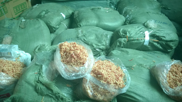 Choáng với mực xé nhỏ: đốt khét lẹt, kéo co giãn như cao su ảnh 6