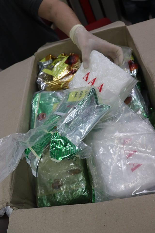 Cơ quan công an thu giữ gần 60 kg ma tuý tổng hợp do nhóm đối tượng vận chuyển