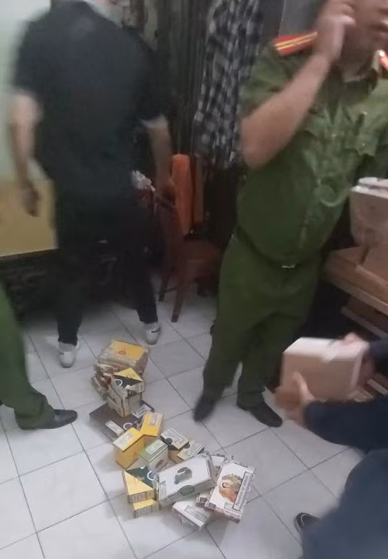 Cơ quan công an khám xét 9 điểm cất giấu cigar thu giữ hàng nghìn điếu