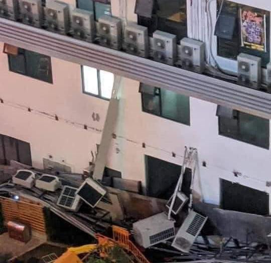 Do lắp đặt cẩu thả cùng với chất lượng bê tông kém chất lượng đã khiến cả giàn điều hoà 10 cái bị sập rơi xuống đất