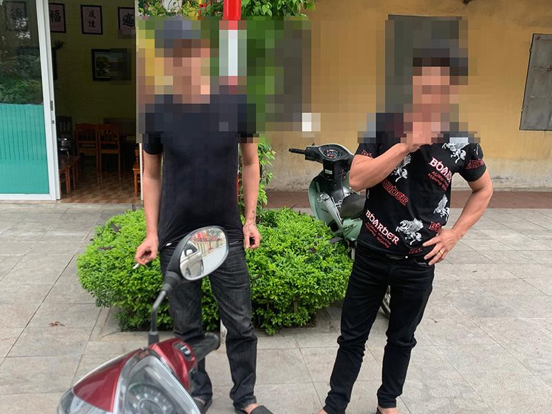 Hai đối tượng bị xử lý vi phạm hành chính về việc không chấp hành phòng chống dịch Covid-19 khi ra đường không đeo khẩu trang y tế Hai đối tượng bị xử lý vi phạm hành chính về việc không chấp hành phòng chống dịch Covid-19 khi ra đường không đeo khẩu trang y tế