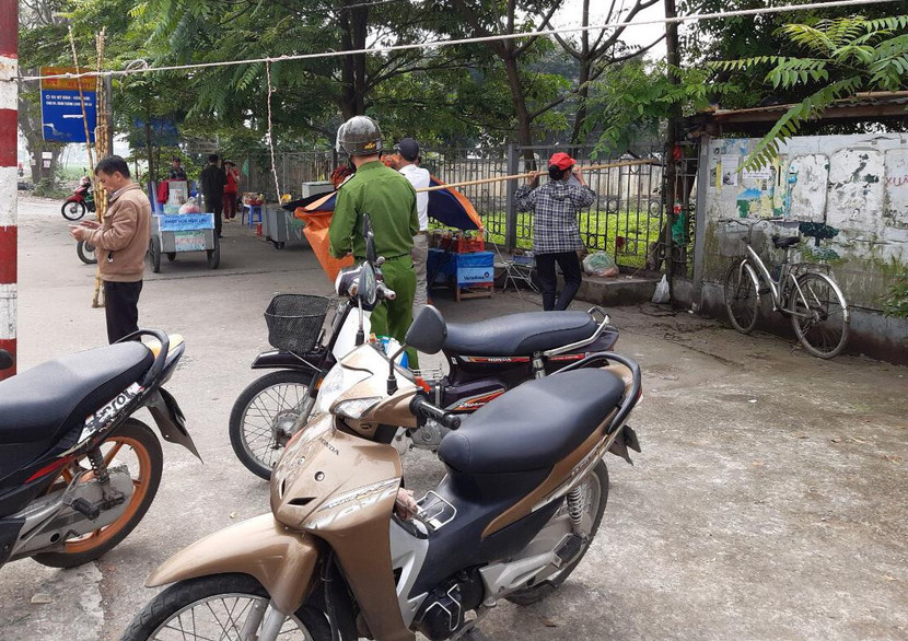 Công an huyện Đông Anh tuyên truyền, xử lý quán cóc tránh tập trung đông người