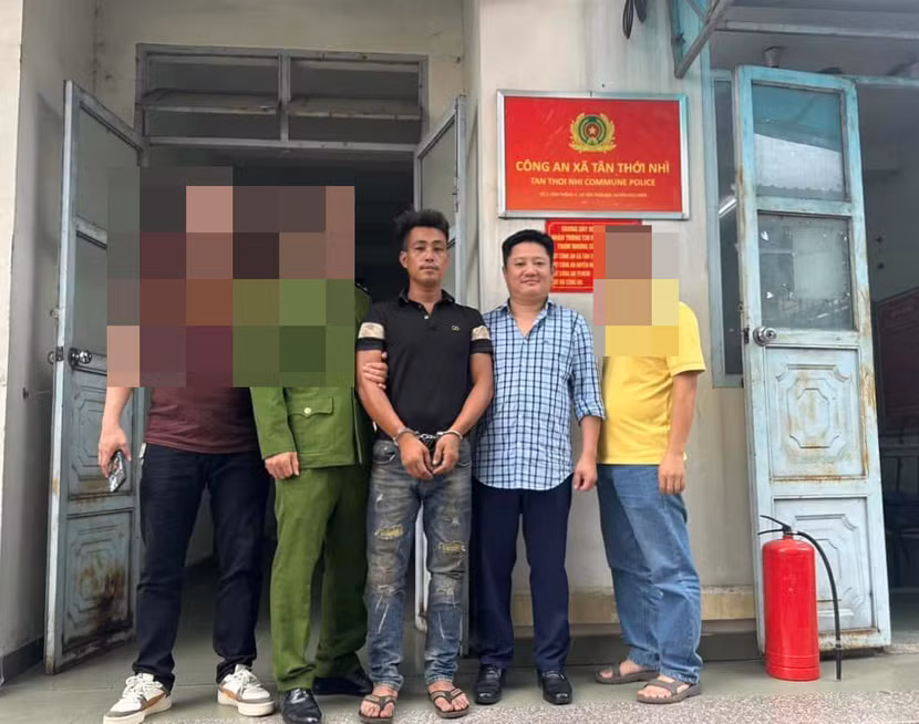 Công an phường Xuân La bắt đối tượng truy nã ảnh 1