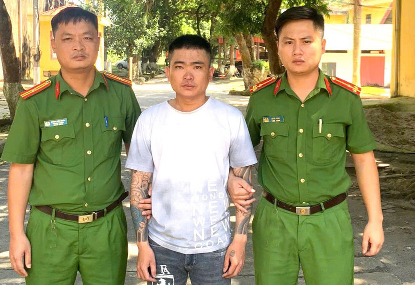 Cơ quan Công an dẫn giải đối tượng Khang