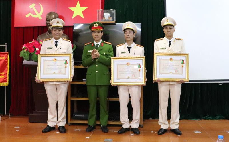 Thượng tá Ngô Thanh Bình, Phó cục trưởng Cục Cảnh sát điều tra về tội phạm ma túy- Bộ Công an trao Huân trương bảo vệ Tổ quốc cho tập thể, cá nhân Phòng Cảnh sát ĐTTP về ma túy