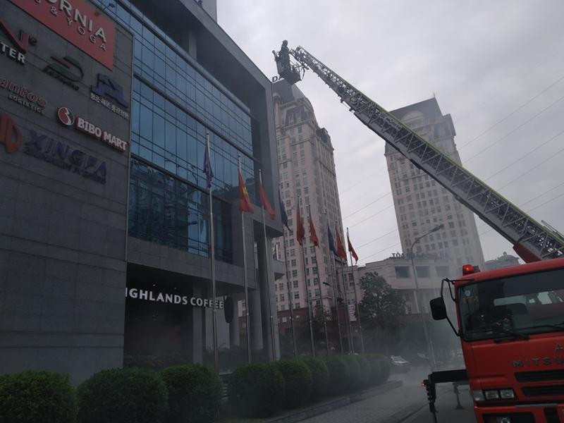 Xe thang cứu nạn được xem là phương tiện hiệu quả, an toàn trong công tác cứu người mắc kẹt trên tầng cao Xe thang cứu nạn được xem là phương tiện hiệu quả, an toàn trong công tác cứu người mắc kẹt trên tầng cao