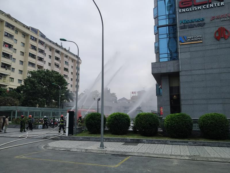 Lực lượng Cảnh sát PCCC và CNCH - CAQ Nam Từ Liêm phối hợp các lực lượng tại chỗ xử lý đám cháy Lực lượng Cảnh sát PCCC và CNCH - CAQ Nam Từ Liêm phối hợp các lực lượng tại chỗ xử lý đám cháy