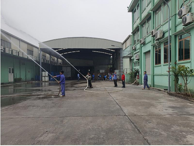 Lực lượng tại chỗ xử lý tình huống cháy giả định Lực lượng tại chỗ xử lý tình huống cháy giả định