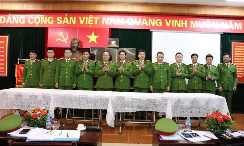 Đại tá Nguyễn Thanh Tùng và Thượng tá Ngô Thanh Bình cùng đại diện các đơn vị tại hội nghị