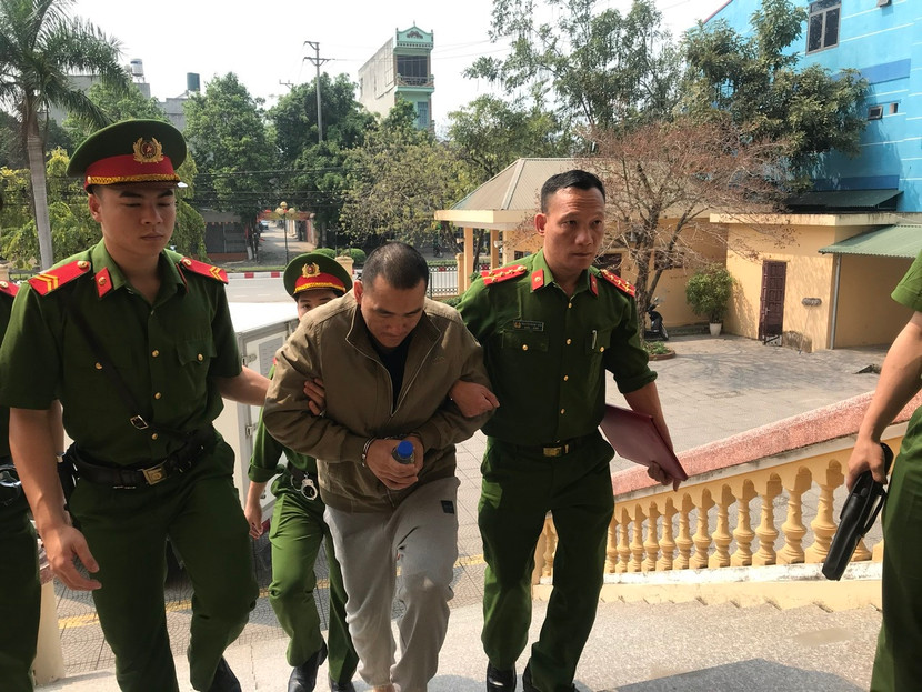 Bị cáp Ma Văn Châu bị dẫn giải đến Tòa