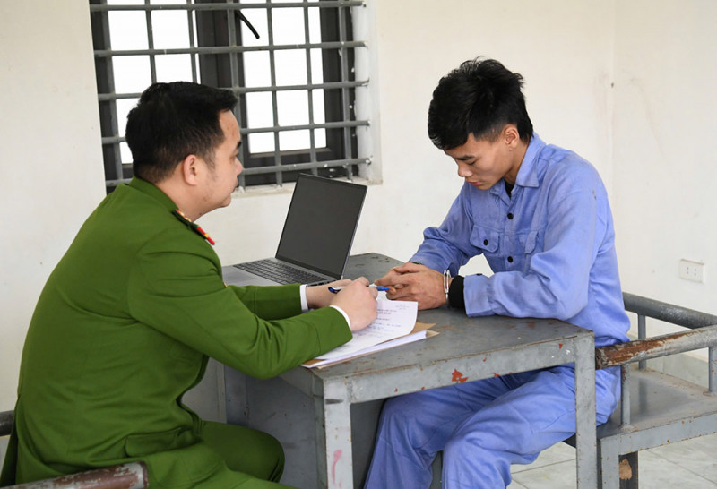 Cơ quan CSĐT lấy lời khai đối tượng Lê Anh Tuấn