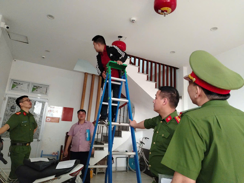 Lực lượng chức năng kiểm tra tiến độ khắc phục tồn tại về PCCC tại cơ sở kinh doanh nhà nghỉ ở ngõ 16 - An Dương Vương