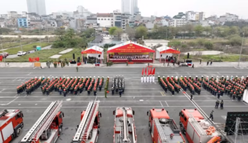 Các đội thi thực hiện nghi lễ chào cờ tại chương trình tổng duyệt Hội thi