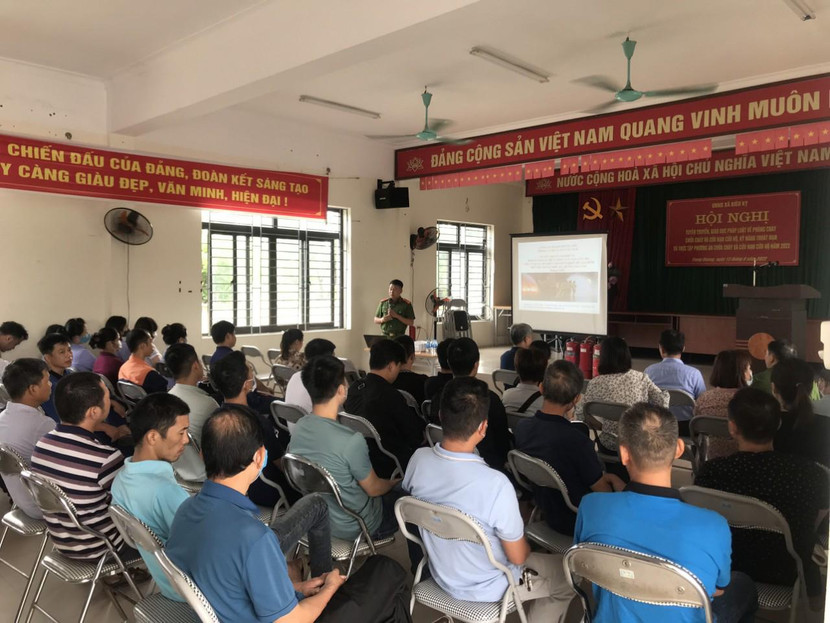 Lực lượng Cảnh sát PCCC và CNCH- CAH Gia Lâm tuyên truyền PCCC cho người dân xã Kiêu Kỵ về biện pháp phòng ngừa cháy, nổ Lực lượng Cảnh sát PCCC và CNCH- CAH Gia Lâm tuyên truyền PCCC cho người dân xã Kiêu Kỵ về biện pháp phòng ngừa cháy, nổ