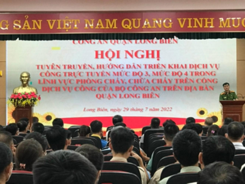Công an quận Long Biên tuyên truyền, hướng dẫn triển khai dịch vụ công trực tuyến trong lĩnh vực PCCC Công an quận Long Biên tuyên truyền, hướng dẫn triển khai dịch vụ công trực tuyến trong lĩnh vực PCCC