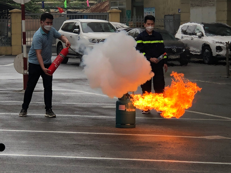 Lực lượng Cảnh sát PCCC và CNCH - CAQ Tây Hồ tuyên truyền, nâng cao ý thức PCCC