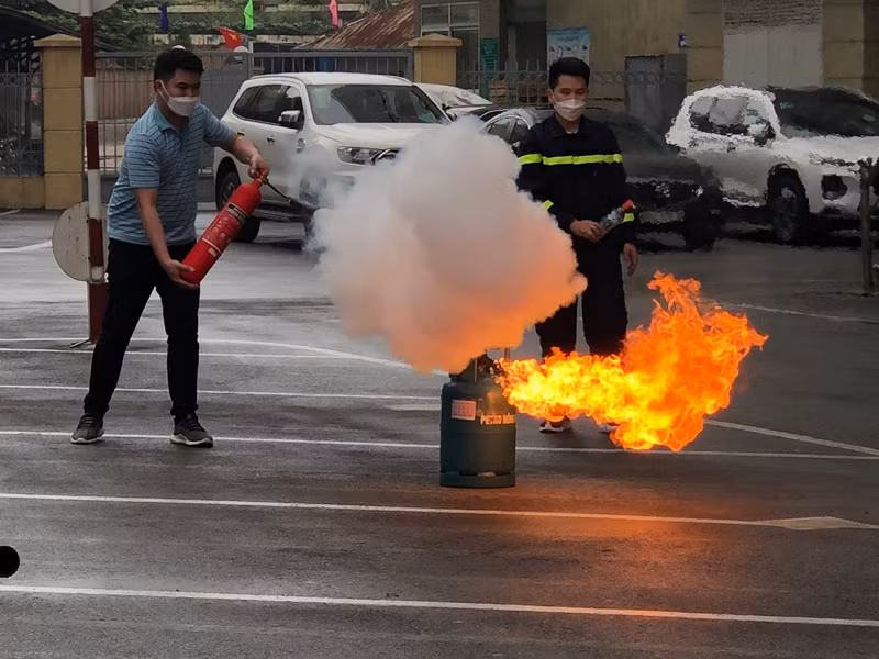 Lực lượng Cảnh sát PCCC và CNCH - CAQ Tây Hồ tuyên truyền, nâng cao ý thức PCCC Lực lượng Cảnh sát PCCC và CNCH - CAQ Tây Hồ tuyên truyền, nâng cao ý thức PCCC