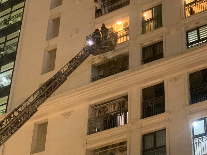 Lực lượng CNCH tiếp cận xe thang kịp thời cứu người đàn ông có ý định tiêu cực