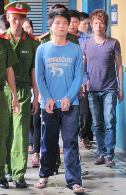  Xót xa cảnh chồng lãnh án tử bỏ lại vợ dại con thơ ảnh 1