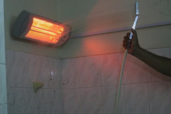 Thiết bị điện sưởi ấm trong phòng tắm cần được kiểm tra, bảo dưỡng đúng định kỳ hạn chế nguy hiểm do chập cháy Thiết bị điện sưởi ấm trong phòng tắm cần được kiểm tra, bảo dưỡng đúng định kỳ hạn chế nguy hiểm do chập cháy