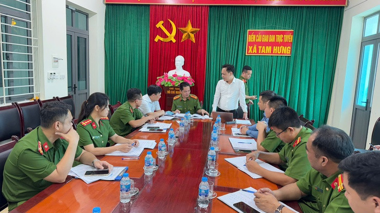 Đại diện lãnh đạo UBND xã Tam Hưng phát biểu ý kiến