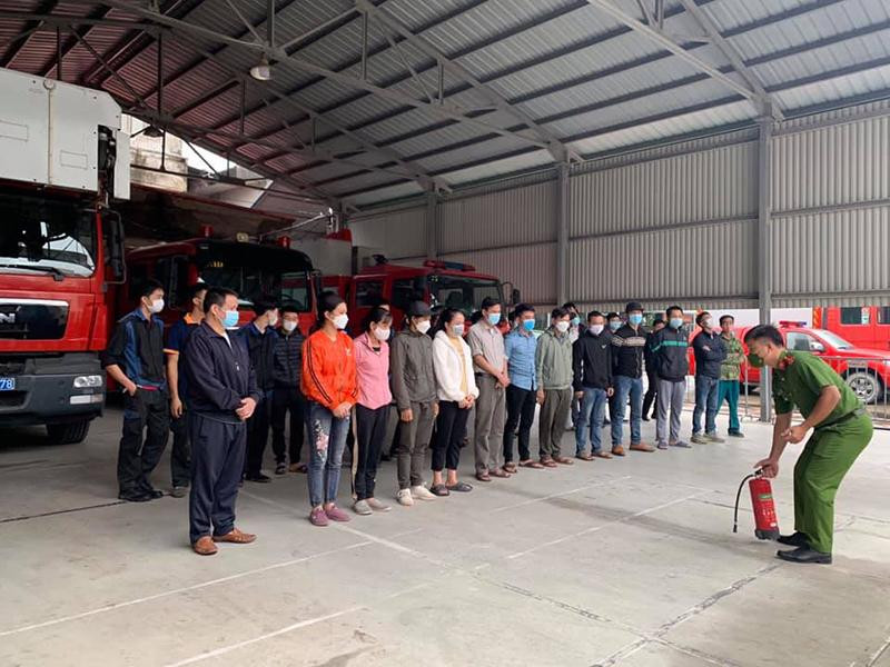 Đội Cảnh sát PCCC và CNCH - CAH Hoài Đức tập huấn, sử dụng bình chữa cháy cho các học viên Đội Cảnh sát PCCC và CNCH - CAH Hoài Đức tập huấn, sử dụng bình chữa cháy cho các học viên