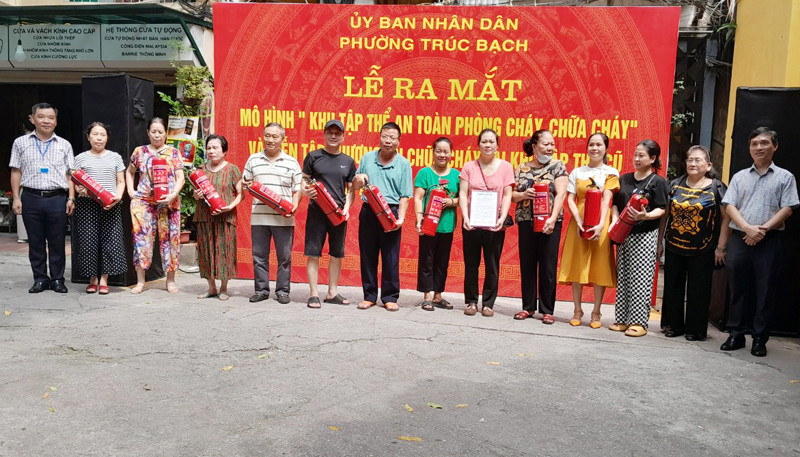 UBND phường Trúc Bạch ra mắt mô hình "Khu tập thể an toàn PCCC"