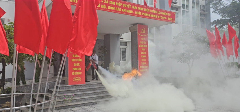 Lực lượng tham gia bảo vệ ANTT ở cơ sở triển khai xử lý tình huống tại Lễ ra mắt